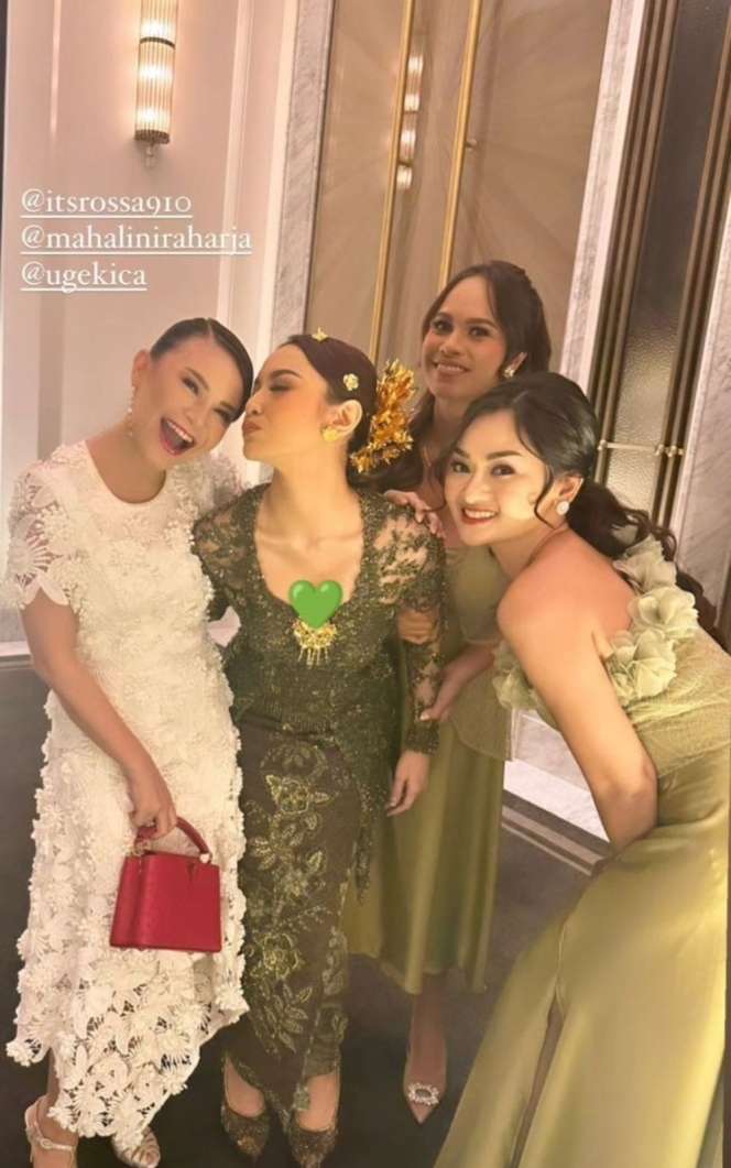 10 Adu Gaya Artis di Lamaran Mahalini & Rizky Febian, Busana Keisya Levronka Dinilai Terlalu Berani!