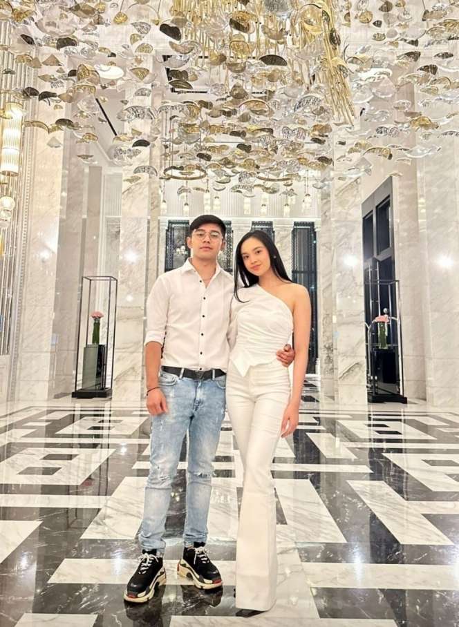 10 Adu Gaya Artis di Lamaran Mahalini & Rizky Febian, Busana Keisya Levronka Dinilai Terlalu Berani!