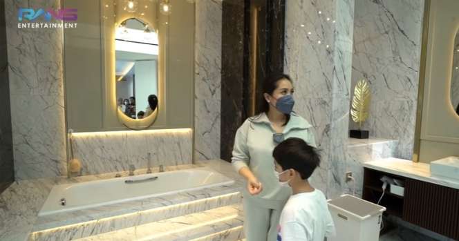 Bak Hotel Berbintang, Potret Kamar Mandi di Rumah Crazy Rich Juragan 99 dan Shandy Purnamasari
