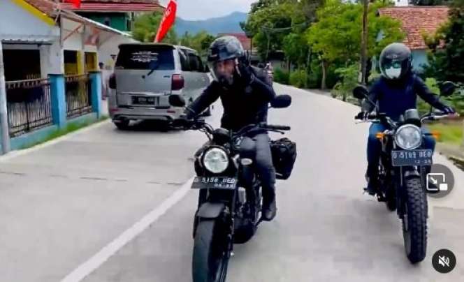 Potret Anggun Sonya Fatmala Istri Hengky Kurniawan saat Kondangan, Beda Penampilannya Kalo Lagi Motoran