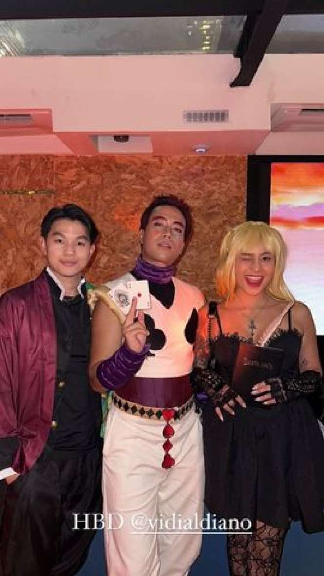 16 Gaya Artis Cosplay Anime di Pesta Ultah BCL & Vidi Aldiano, Anya Geraldine Paling Disorot, Berani Banget!