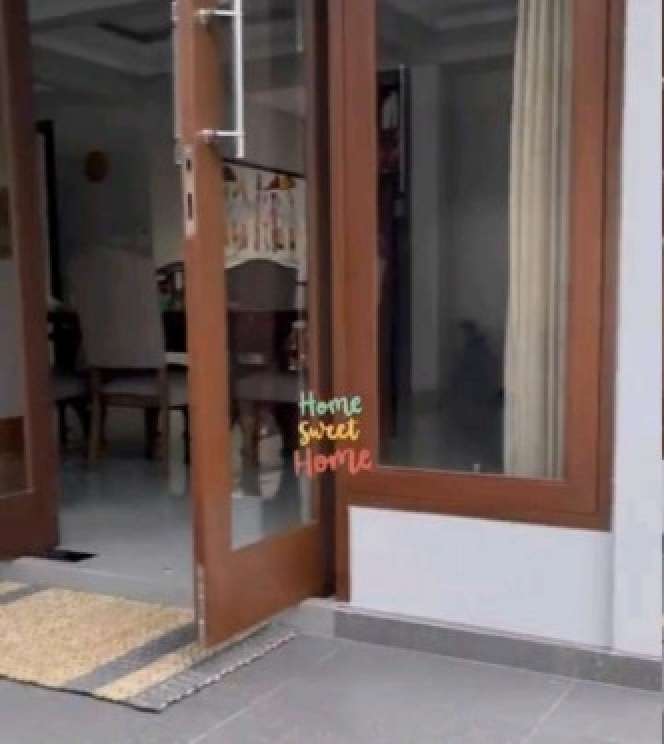 10 Potret Rumah Jennifer Dunn Dulu VS Kini, Dari Hunian Sederhana Kumuh, Sekarang Mewah Bak Istana!