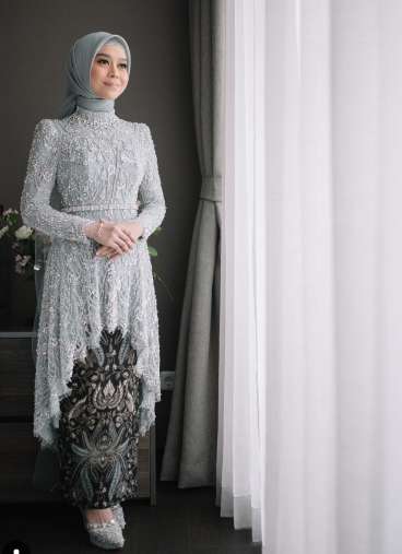 10 Adu Mewah Kebaya Artis Saat Lamaran, Jessica Mila Dijuluki Pengantin Tercantik & Terglamor