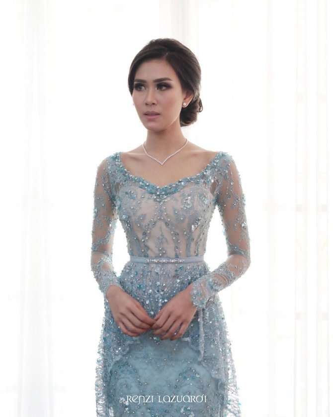 10 Adu Mewah Kebaya Artis Saat Lamaran, Jessica Mila Dijuluki Pengantin Tercantik & Terglamor