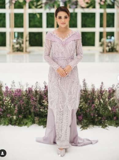 10 Adu Mewah Kebaya Artis Saat Lamaran, Jessica Mila Dijuluki Pengantin Tercantik & Terglamor