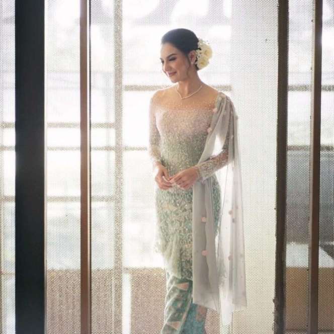 10 Adu Mewah Kebaya Artis Saat Lamaran, Jessica Mila Dijuluki Pengantin Tercantik & Terglamor