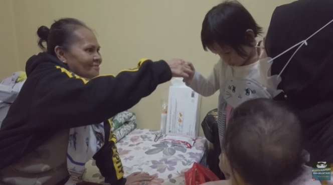 Masih Ingat Ibu Eny? ODGJ yang Tinggal di Rumah Mewah Terbengkalai, Kini Penampilannya Semakin Glowing & Bersahaja, Ini Potretnya