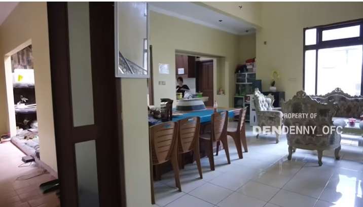 Masih Ingat Ibu Eny? ODGJ yang Tinggal di Rumah Mewah Terbengkalai, Kini Penampilannya Semakin Glowing & Bersahaja, Ini Potretnya