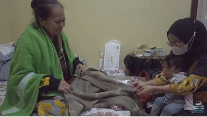 Masih Ingat Ibu Eny? ODGJ yang Tinggal di Rumah Mewah Terbengkalai, Kini Penampilannya Semakin Glowing & Bersahaja, Ini Potretnya