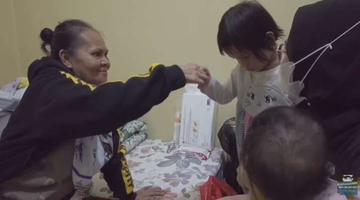 Masih Ingat Ibu Eny? ODGJ yang Tinggal di Rumah Mewah Terbengkalai, Kini Penampilannya Semakin Glowing & Bersahaja, Ini Potretnya
