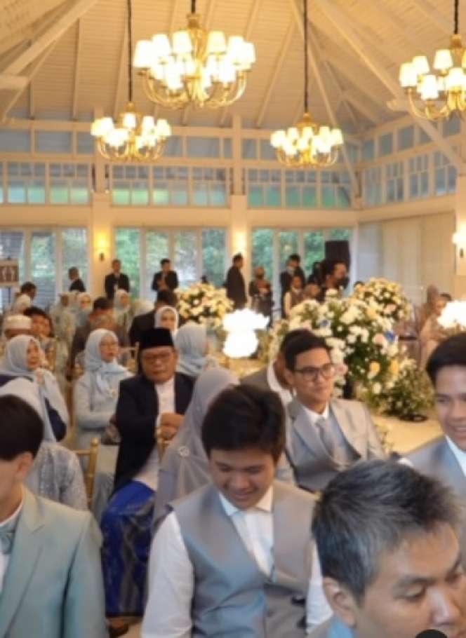 Potret Atalia Istri Ridwan Kamil Datang ke Pernikahan Sahrul Gunawan, Ternyata Salah Kostum…