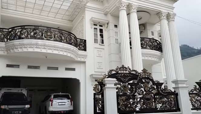 Potret Deretan Rumah Mewah di Kampung Miliader, Ternyata Ini Pekerjaan Warganya…