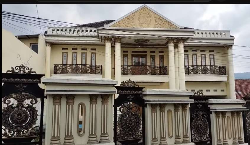 Potret Deretan Rumah Mewah di Kampung Miliader, Ternyata Ini Pekerjaan Warganya…