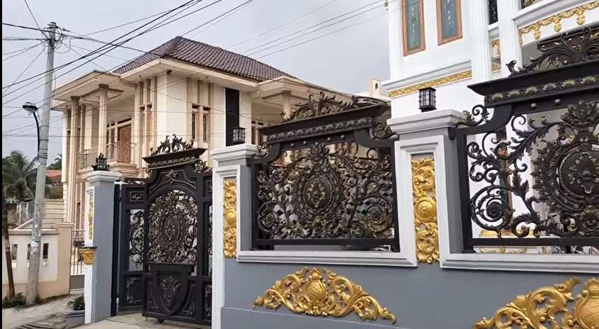 Potret Deretan Rumah Mewah di Kampung Miliader, Ternyata Ini Pekerjaan Warganya…