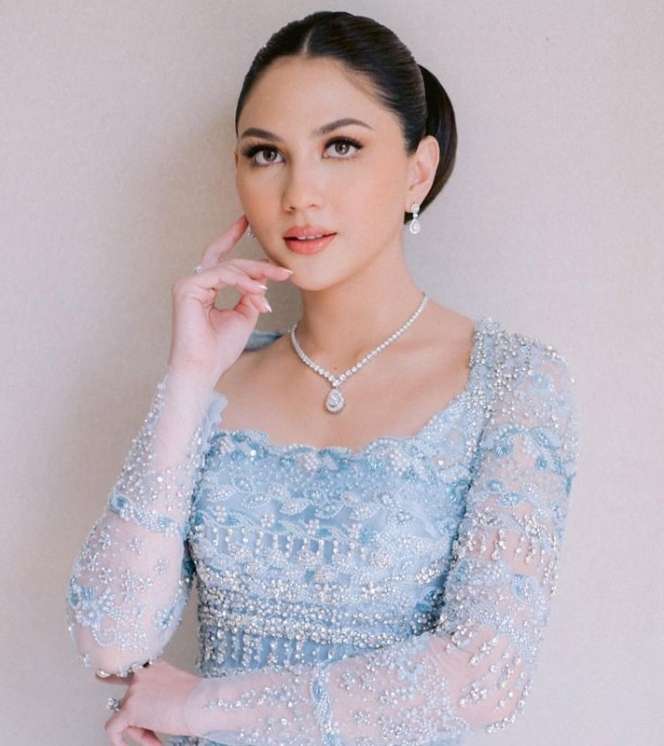 10 Adu Gaya Erina Gudono VS Jessica Mila, Istri Sah & Mantan Gebetan Kaesang Pangarep, Ramai Dibilang Kembar!