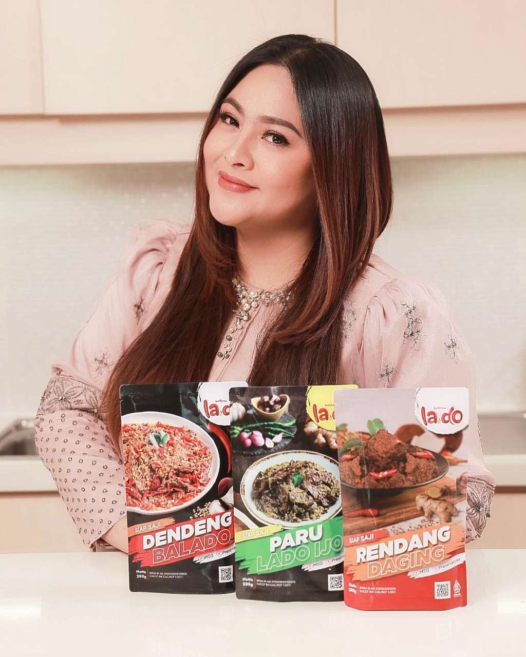 10 Adu Gaya Artis yang Pede dengan Tubuh Berisi, Ada Anak Wulan Guritno, Cantik & Hot Banget!