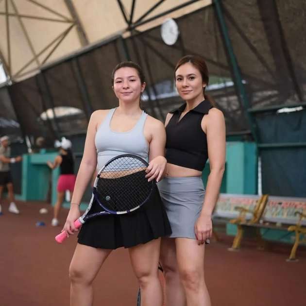 10 Adu Gaya Artis yang Pede dengan Tubuh Berisi, Ada Anak Wulan Guritno, Cantik & Hot Banget!