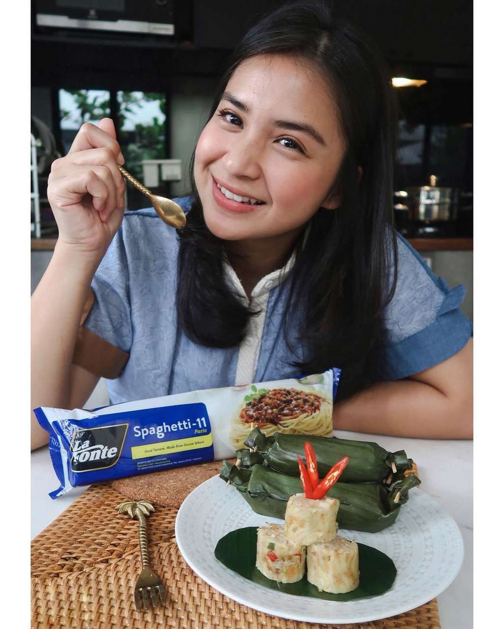 10 Adu Gaya Artis yang Pede dengan Tubuh Berisi, Ada Anak Wulan Guritno, Cantik & Hot Banget!