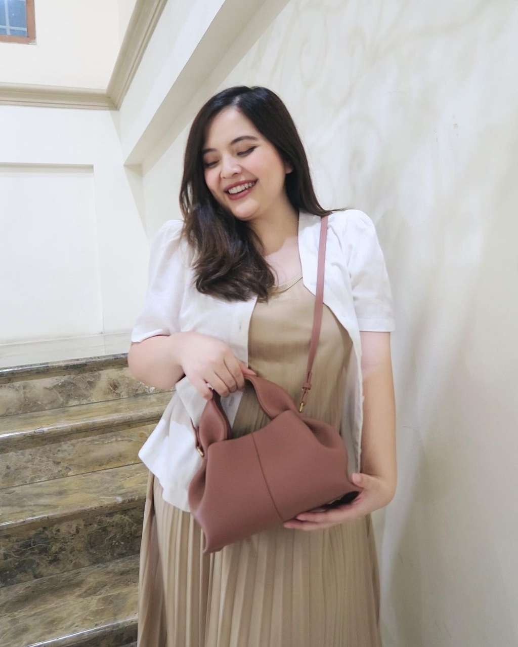 10 Adu Gaya Artis yang Pede dengan Tubuh Berisi, Ada Anak Wulan Guritno, Cantik & Hot Banget!