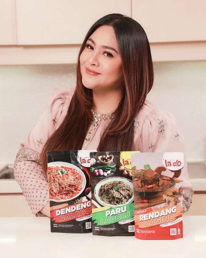 10 Adu Gaya Artis yang Pede dengan Tubuh Berisi, Ada Anak Wulan Guritno, Cantik & Hot Banget!