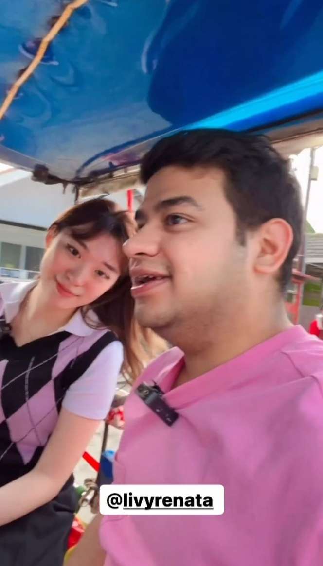 Potret Livy Renata Ajak Pak Muh Joget TikTok Saat Main ke Rumah Fadil Jaidi