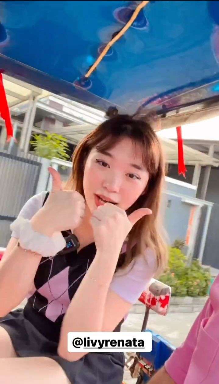 Potret Livy Renata Ajak Pak Muh Joget TikTok Saat Main ke Rumah Fadil Jaidi