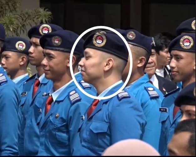 10 Potret Pilu Kelulusan Putra Ferdy Sambo, Ayah Ibu Tak Hadir, Sikap Teman-temannya Bikin Terenyuh