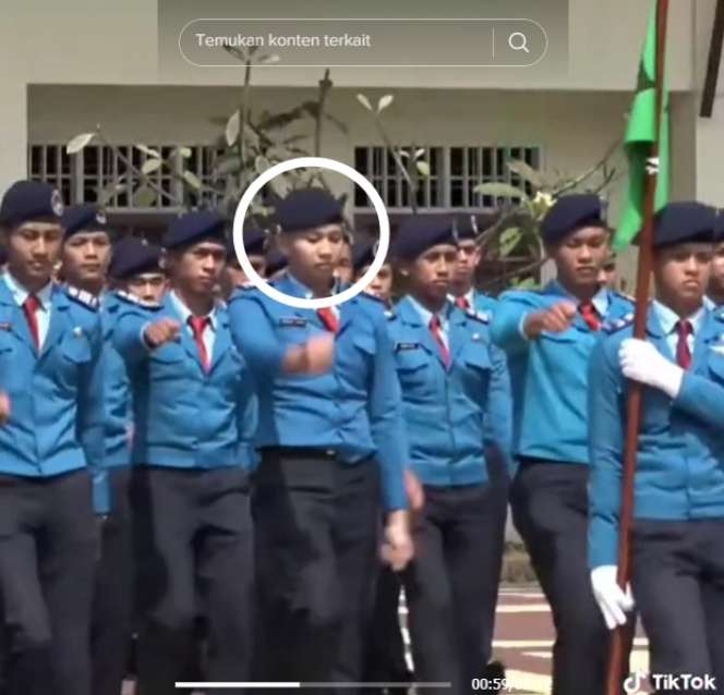 10 Potret Pilu Kelulusan Putra Ferdy Sambo, Ayah Ibu Tak Hadir, Sikap Teman-temannya Bikin Terenyuh