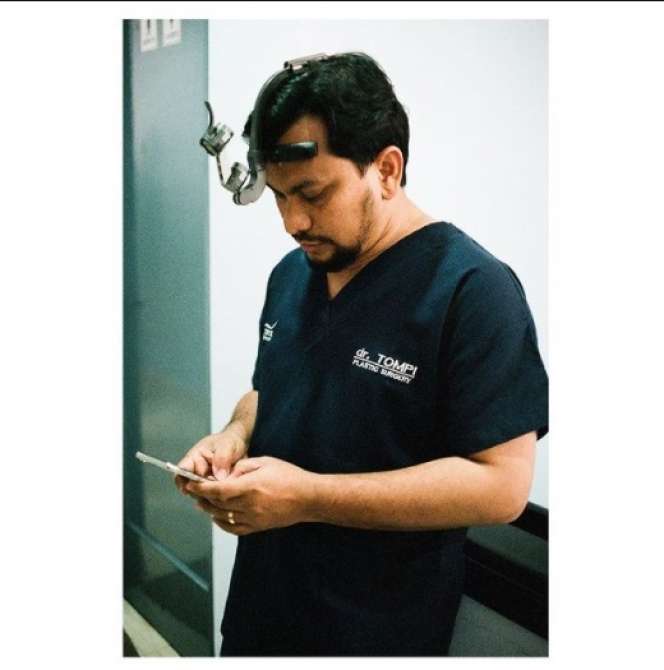 Tak Banyak yang Tahu, Sederet Selebriti Tanah Air Ini Berprofesi Sebagai Dokter, Ada yang Jadi Spesialis di Amerika Serikat!