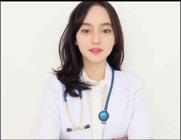 Tak Banyak yang Tahu, Sederet Selebriti Tanah Air Ini Berprofesi Sebagai Dokter, Ada yang Jadi Spesialis di Amerika Serikat!