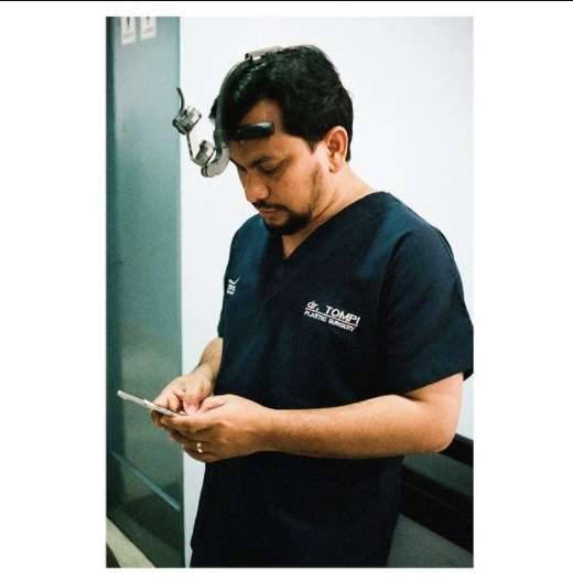 Tak Banyak yang Tahu, Sederet Selebriti Tanah Air Ini Berprofesi Sebagai Dokter, Ada yang Jadi Spesialis di Amerika Serikat!