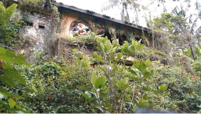 Potret Villa Angker yang Sering Dijadikan Lokasi Pembuatan Konten Horor, Dulu Super Megah Kini Terbengkalai Penuh Lumut!