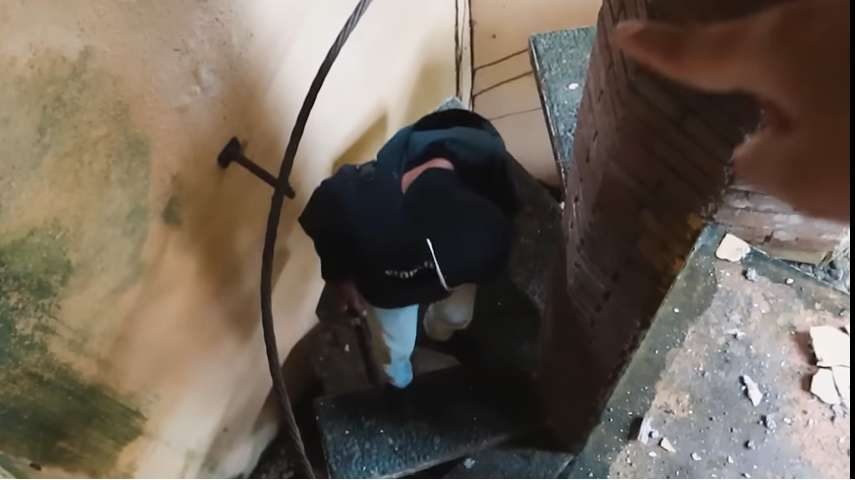 Potret Villa Angker yang Sering Dijadikan Lokasi Pembuatan Konten Horor, Dulu Super Megah Kini Terbengkalai Penuh Lumut!