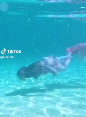 Potret Ria Ricis Jadi Putri Duyung saat Nyelam di Labuan Bajo, Pakai Gamis