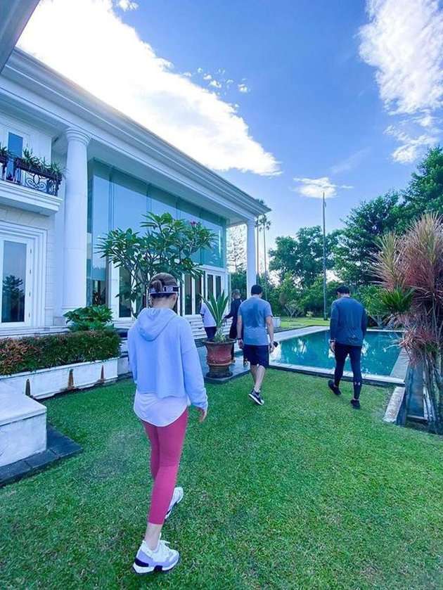 10 Adu Mewah Rumah Nagita Slavina VS Syahrini, Sama-Sama Sultan, Punya Selera & Level yang Sama!