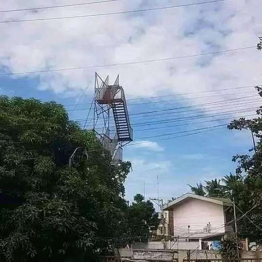 Potret Desain Tangga yang Bikin Gagal Paham, Mau Jalan Malah Disuruh Mikir Keras!