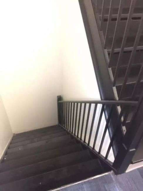 Potret Desain Tangga yang Bikin Gagal Paham, Mau Jalan Malah Disuruh Mikir Keras!