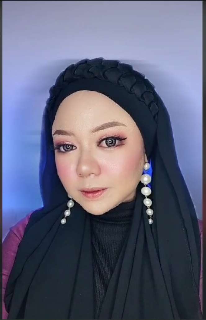 Potret Transformasi Makeup Wanita Ini Bikin Melongo, Hasilnya Bak Langit dan Bumi!
