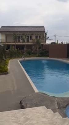 10 Potret Rumah Sultan Bojongkoneng yang Viral, Beri Umroh Gratis Warga 2 RT, The Real Istana!