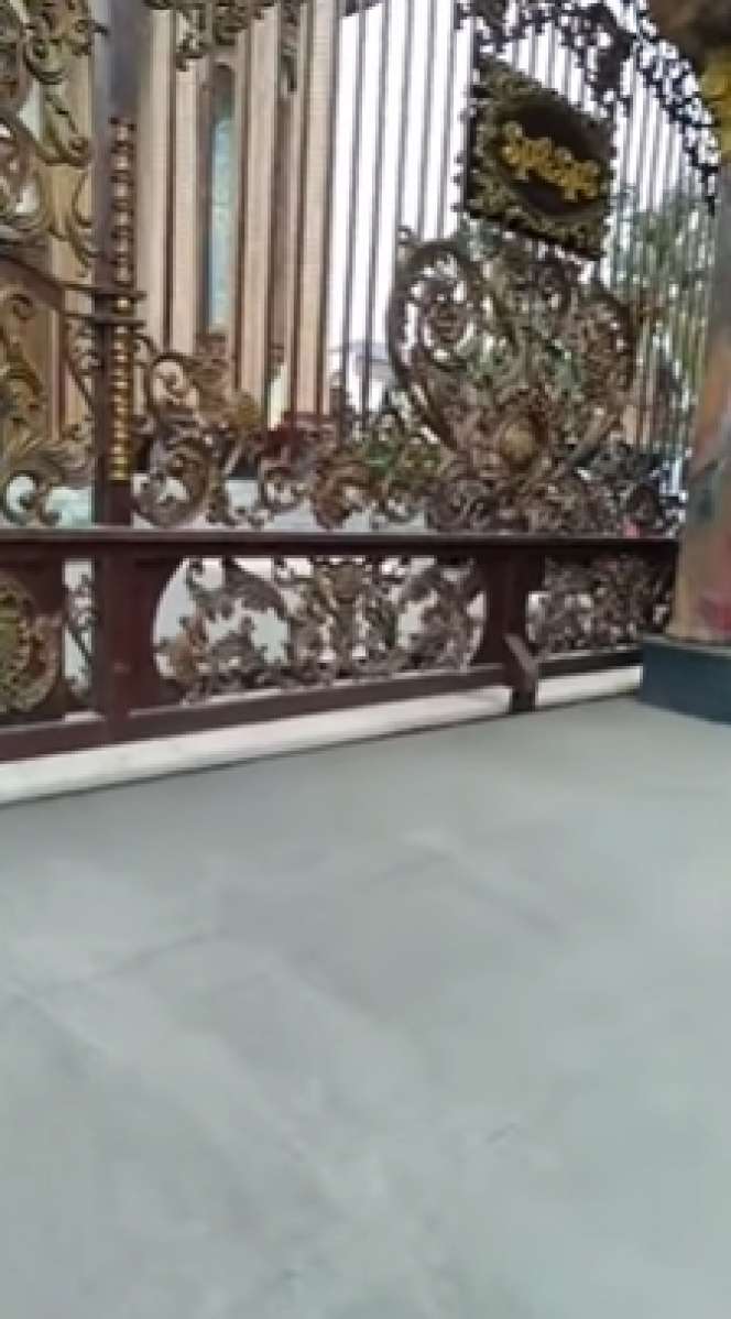 10 Potret Rumah Sultan Bojongkoneng yang Viral, Beri Umroh Gratis Warga 2 RT, The Real Istana!