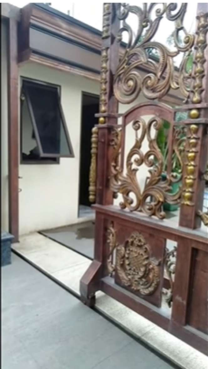 10 Potret Rumah Sultan Bojongkoneng yang Viral, Beri Umroh Gratis Warga 2 RT, The Real Istana!