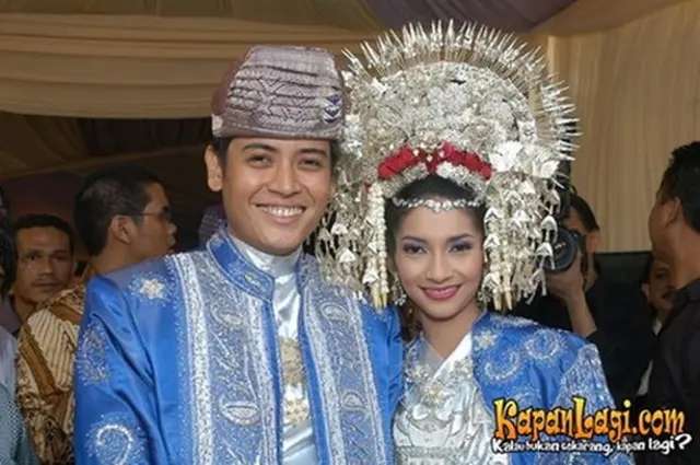 10 Foto Lawas Pernikahan Artis Era 90-an, Rano Karno Mudanya Ganteng Banget, Pantes Jadi Rebutan!