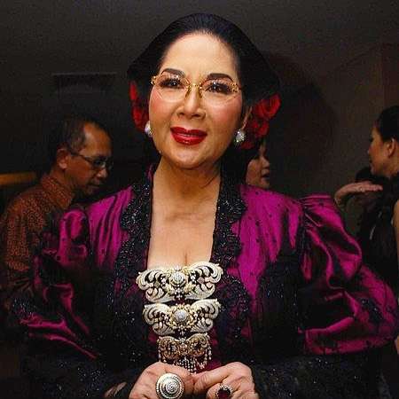 Deretan Seleb yang Berjuang Sembuh dari Kanker, Lakukan Kemoterapi Hingga Alami Kebotakan, Terbaru Nunung dan Perjuangannya Untuk Sembuh!