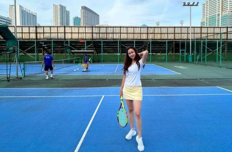 10 Adu Gaya Mewah Artis Saat Main Tenis, Nagita Slavina & Syahrini Raketnya Seharga Mobil Baru!