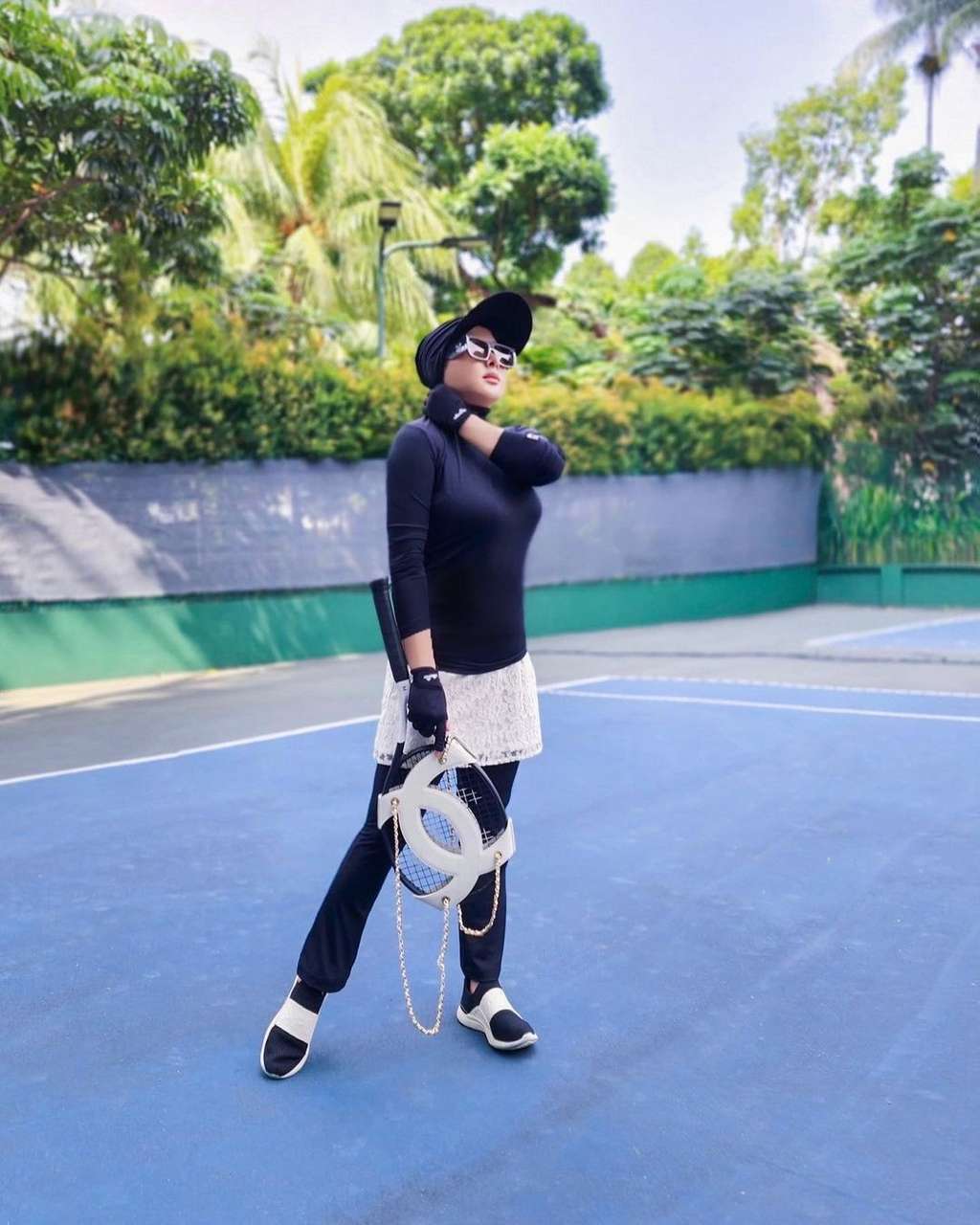 10 Adu Gaya Mewah Artis Saat Main Tenis, Nagita Slavina & Syahrini Raketnya Seharga Mobil Baru!