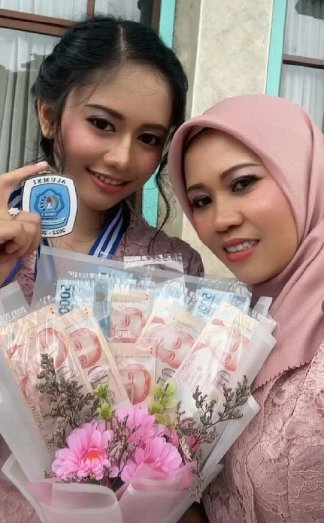 Potret Putri Cantik Sus Rini, Netizen Kepo Disebut Mirip Yuki Kato