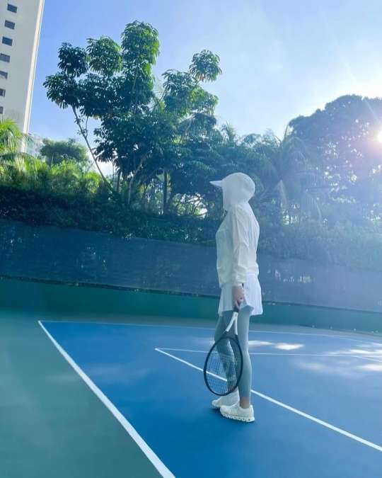 Potret Syahrini Main Tennis, Serba Mewah Pakai Celana Super Ngetat