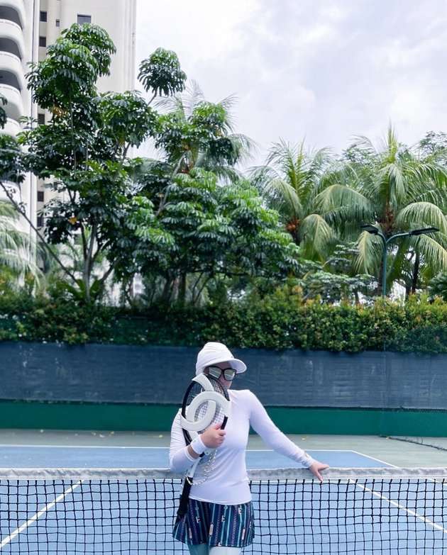 Potret Syahrini Main Tennis, Serba Mewah Pakai Celana Super Ngetat