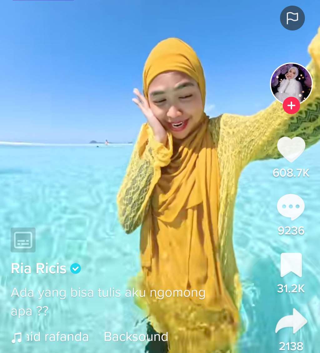 Potret Ria Ricis Challenge Menyelam Sambil Ngomong, Ekspresi Wajahnya Tak Terkontrol