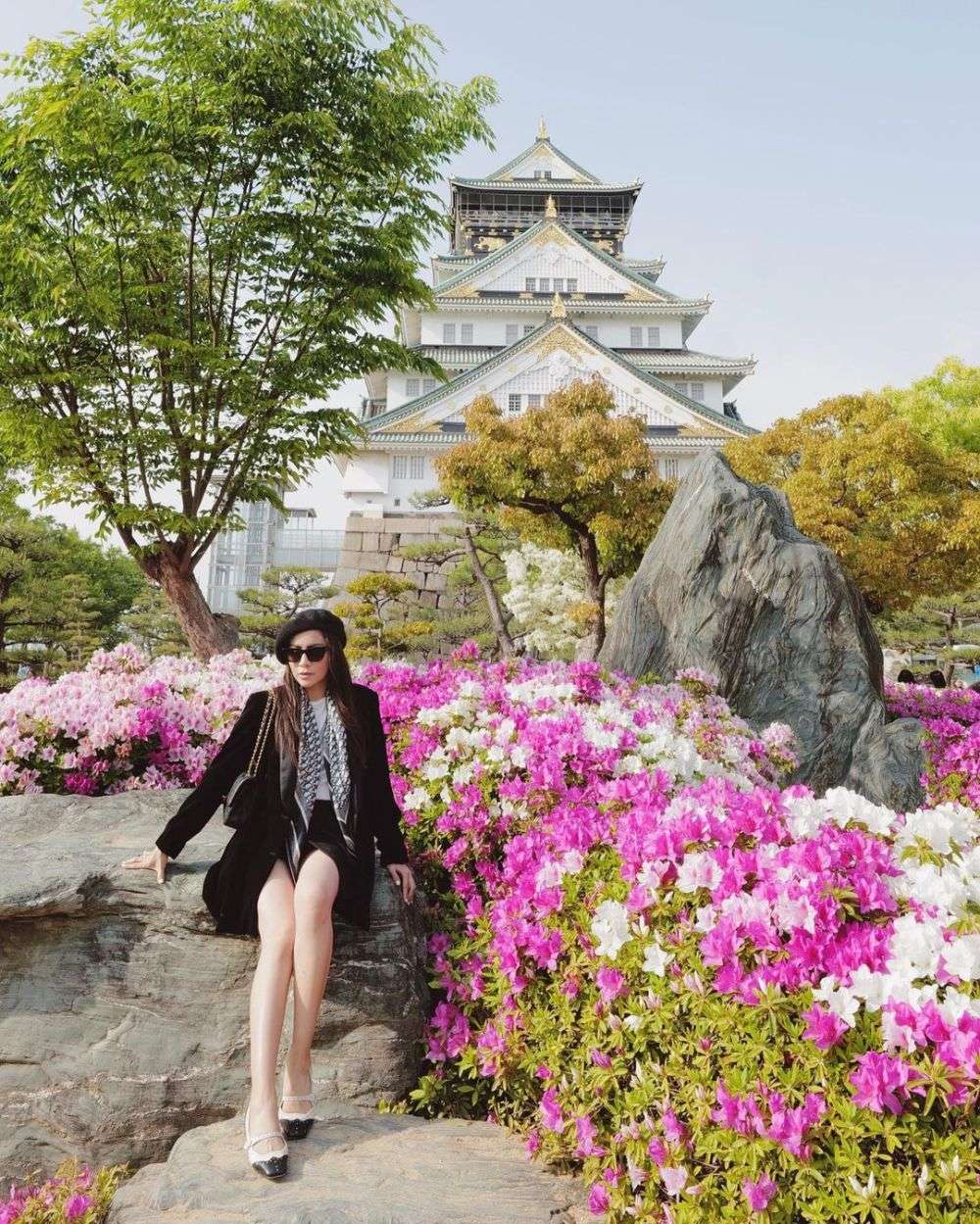 10 Adu Gaya Artis Saat Liburan ke Jepang, Penampilan Fuji Disebut Mirip Boneka, Cantik Banget!